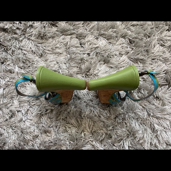 Moda Renita Wedge Platform Sandals. Size 8 - Picture 4 of 5